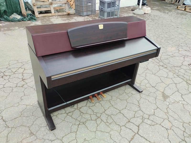 piano digital yamaha clavinova 98.3x137x56 1u